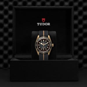 Black Bay Bronze M79250BA-0002